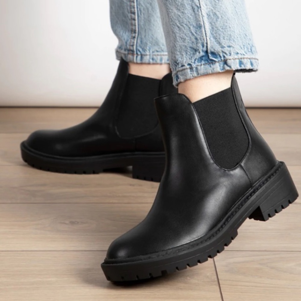 Raid Black Chelsea Ankle Boots - Women's Booties